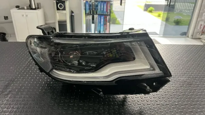 FAROL DIREITO COMPASSA C/ XENON COMPLETO
