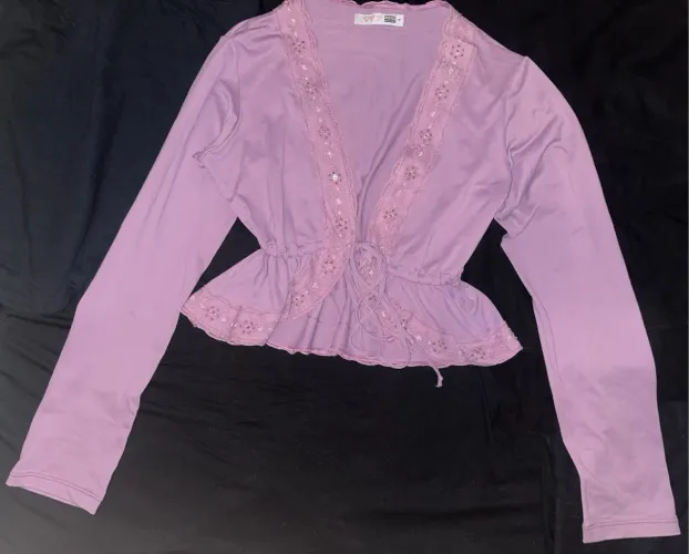 Bolero Lilás com Detalhes em Renda - Tamanho P 
