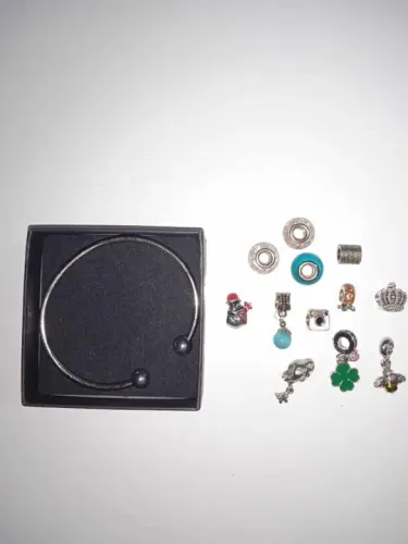 Bracelete e berloques para pulseiras