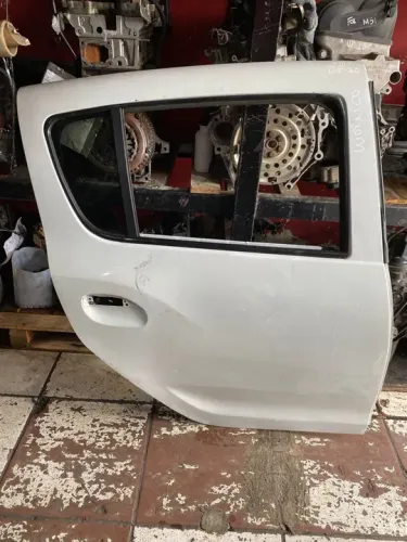 Porta traseira direita branca renault sandero 2019
