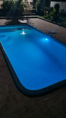 Piscina de fibra completa e instalada