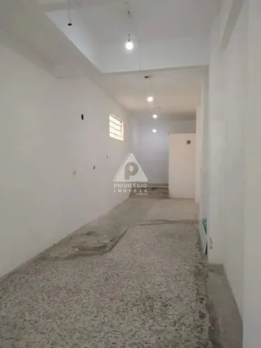 Loja de rua à venda no Catete!