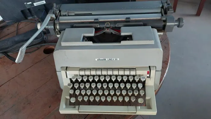 Máquina de escrever Olivetti Linea 98