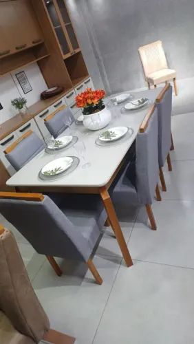 Mesa de Jantar em madeira maciça 6 Cadeiras - tecido em linho 