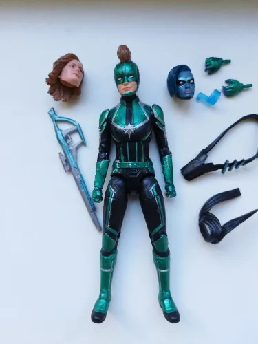 Capitã Marvel e peças Minerva Marvel Legends