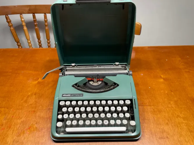Olivetti Lettera 82 - Máquina de escrever