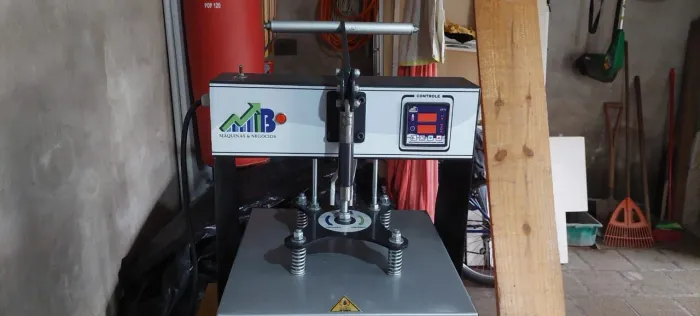Prensa Térmica Plana MIB 35x35cm Deslizante - 220v Semi-nova