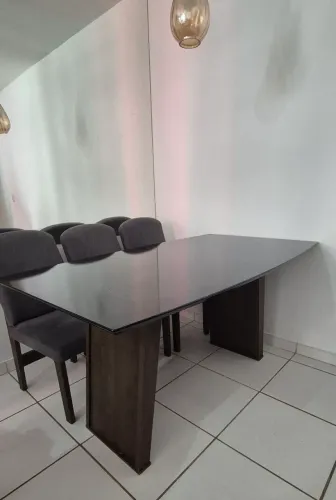 Mesa de Jantar Elegante Sem Cadeiras - Dimensões 161x81x81 cm