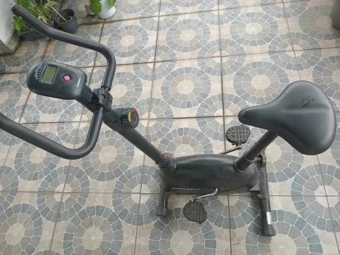 Bicicleta ergométrica PodiumFit V100 