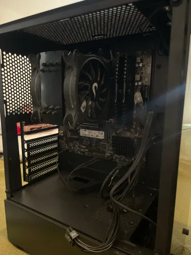PC GAMER - Ryzen 5 5600, B450M PRO, 32RAM, SSD 1,5G