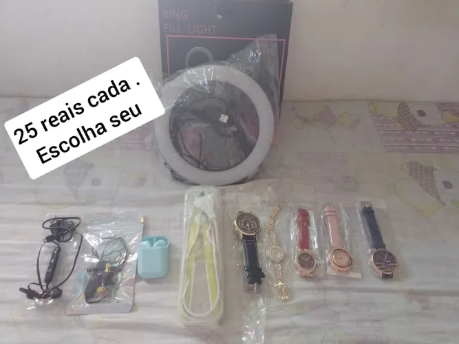 Diversos itens. 15 ,25 relógio ? óculos ?.