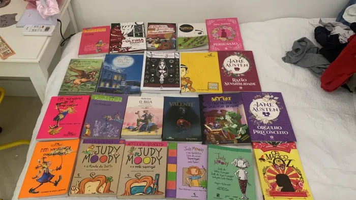 Coleção de 22 Livros Infantis e Clássicos