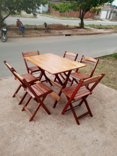 Conjunto de mesa com 4 cadeiras dobraveis a medeira 