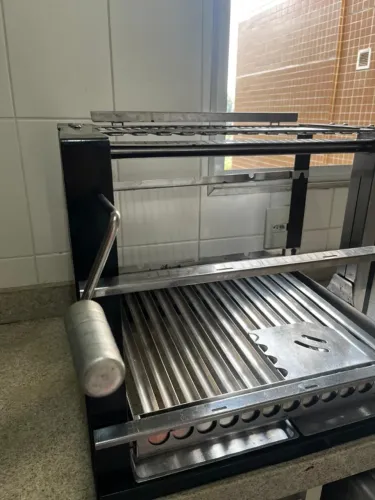 Churrasqueira com grelha regulável Aço Inox 304 - Funcionamento Perfeito!