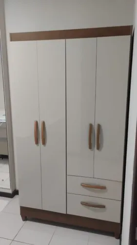 Guarda-Roupas 4 Portas com 2 Gavetas