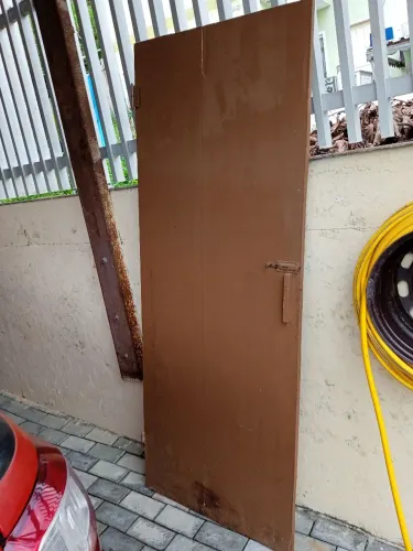 porta simples de madeira de canela medindo 0.74 por 1.94
