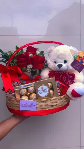 Box com flores , cesta com flores , cesta romântica , cesta com chocolates, cesta 