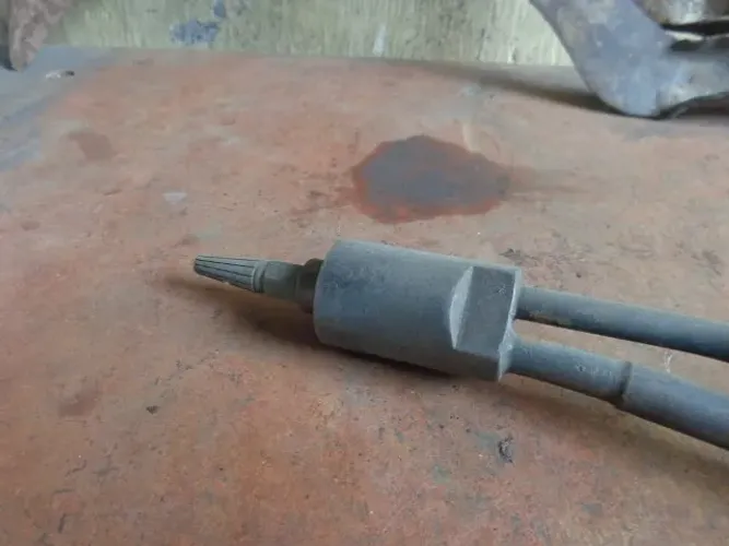 maçarico em metal antigo
