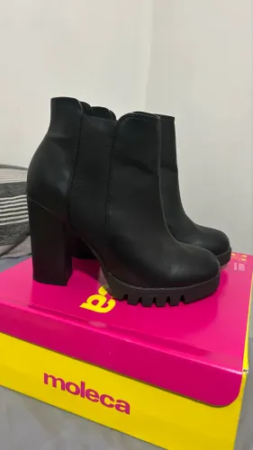 Bota preta feminina