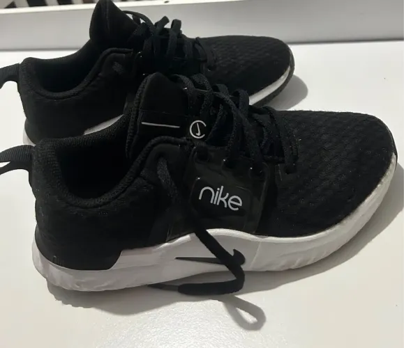 Tênis Nike Original Preto com Solado Branco