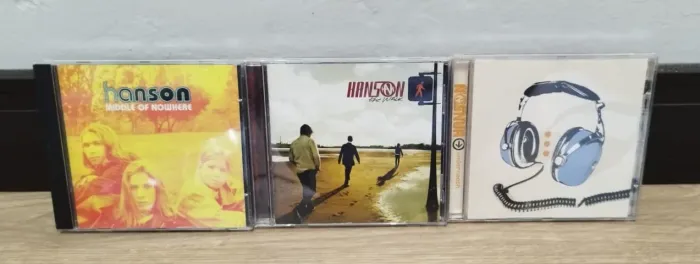 Coleção de CDs da banda Hanson
