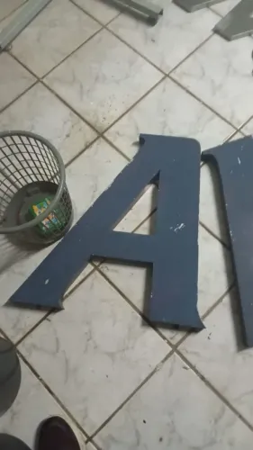 Letras Decorativas em acrílico azul e prata  A e I em MDF