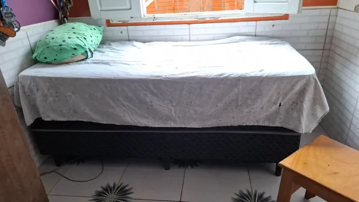 CAMA SEMI NOVA