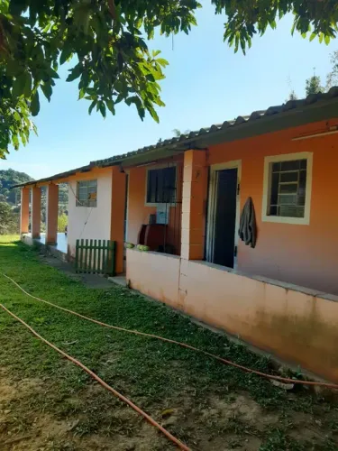 Sítio com casa e área verde em ótima localização