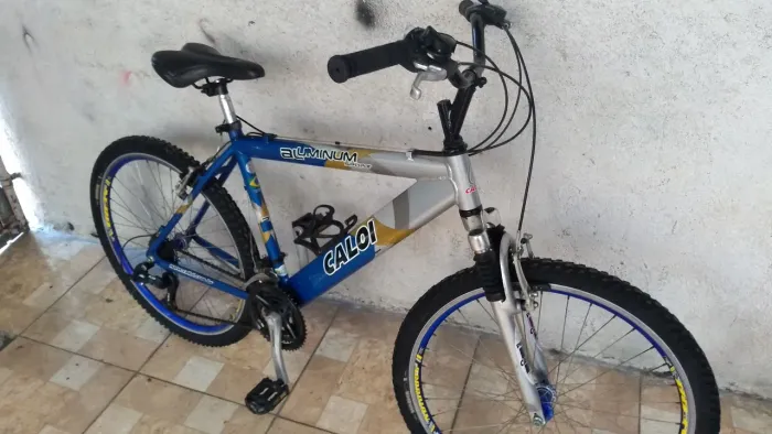 Bicicleta aro 26 Caloi Alumínio 21 marchas semi nova 