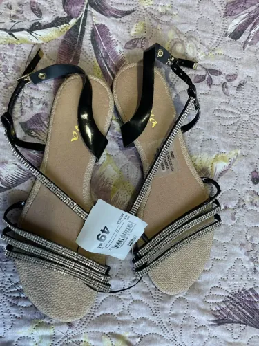 Sandália Rasteira Preta com Strass - Nova!
