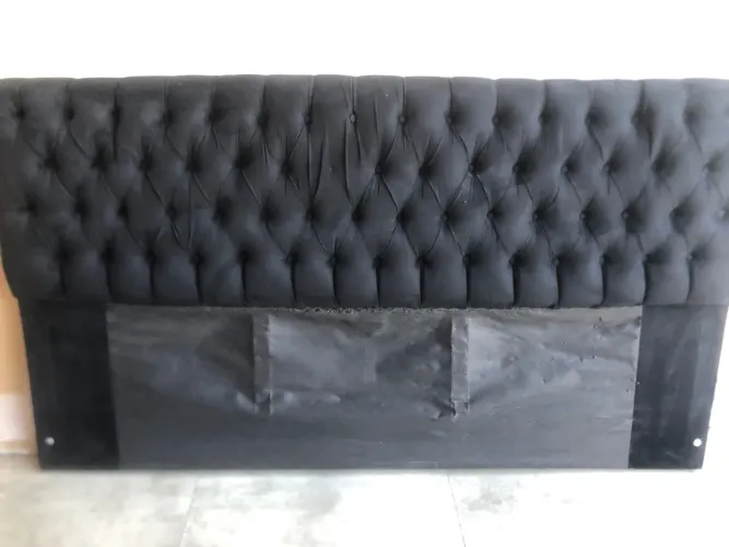 Cabeceira de Cama Estofada Queen Capitone preta