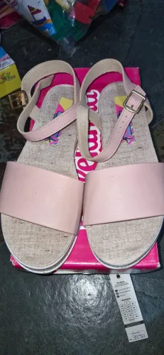 Sandália rosa molequinha tam 33 novo