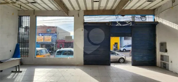 Salão Comercial à venda em Taboão - SP
