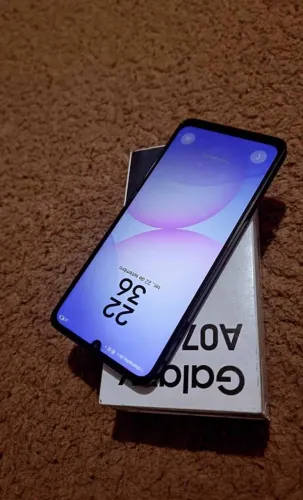Samsung a 07 com 256 GB de memória acompanha a caixa e carregador