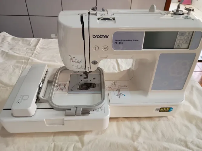Máquina de Bordar Brother PE450