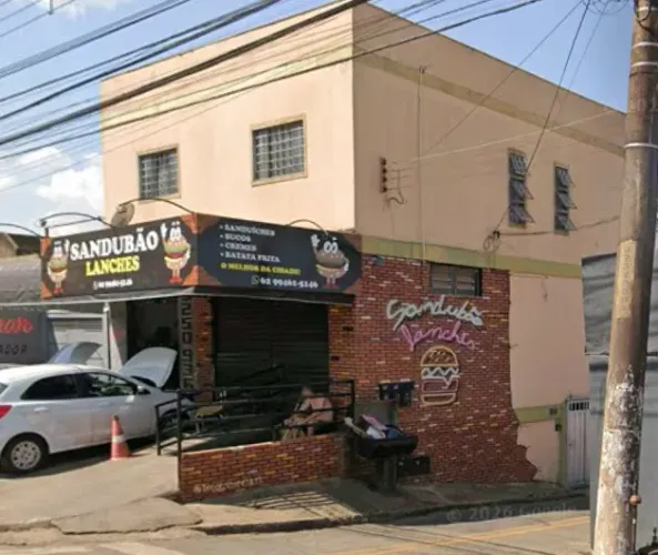 Aluga-se casa na Presidente-Kennedy, 3 quartos, garagem p/ 2 carros