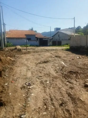 Itaipuaçu Vendo terreno a 50 m2 da rua 1