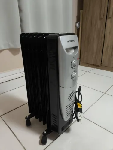 Aquecedor a Óleo Mondial Preto/Prata 1500W A-06