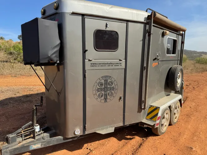 Trailer Halley 