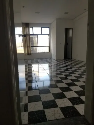 Vendo ou alugo linda sala comercial na Av.Raja Gabáglia