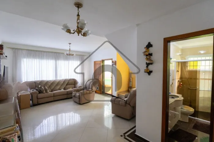 Casa para Locação em São Paulo-SP: 2 Quartos, 1 Banheiro, 3 Vagas de Garagem - Vila Santo 