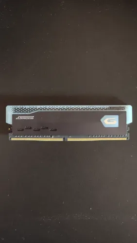 1x Pende ram DDR4 8gb Superframe 3200mhz