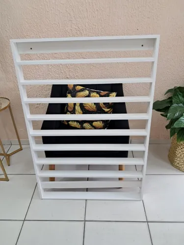 Expositor de esmalte e apoio de braço