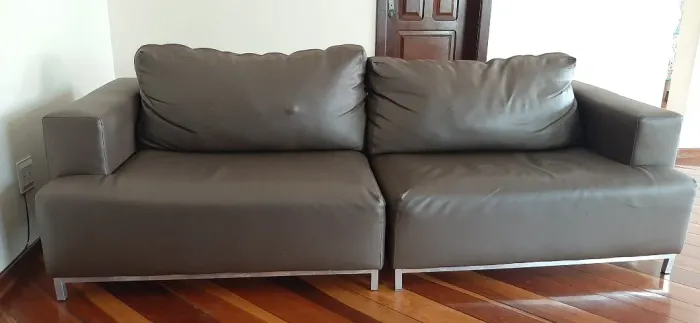 Sofá 4 lugares corino.