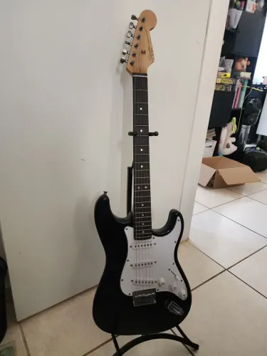 Guitarra Fender Squier Stratocaster