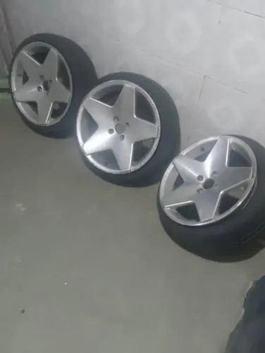 Roda Zeus aro 17 tala 8 SOMENTE 3 RODAS E 2 SEM PNEU LEIA A DESCRIÇÃO