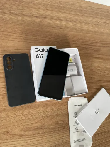 Samsung Galaxy A17 128 GB - Impecável