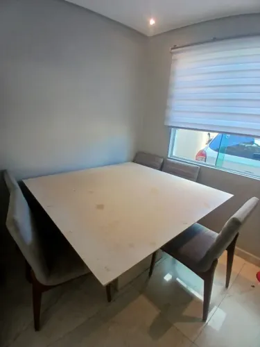 Mesa com 6 cadeiras