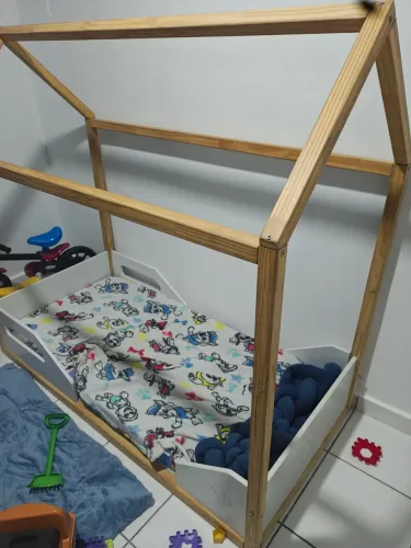 Cama montessoriana infantil casinha