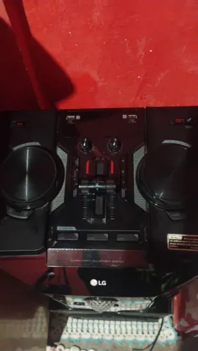 Caixa de Som Torre LG XBOOM 1000W RMS - Nova e Perfeita